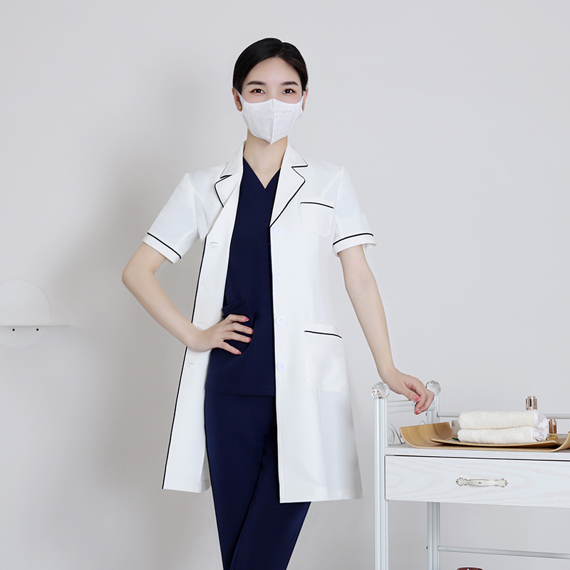 Medical Lab Years - Biały fartuch laboratoryjny z krótkim rękawem,